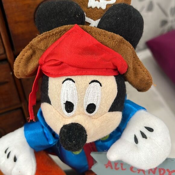 Vintage Mickey Mouse pirate Halloween treat holder. Very good vintage condition. - Picture 2 of 10
